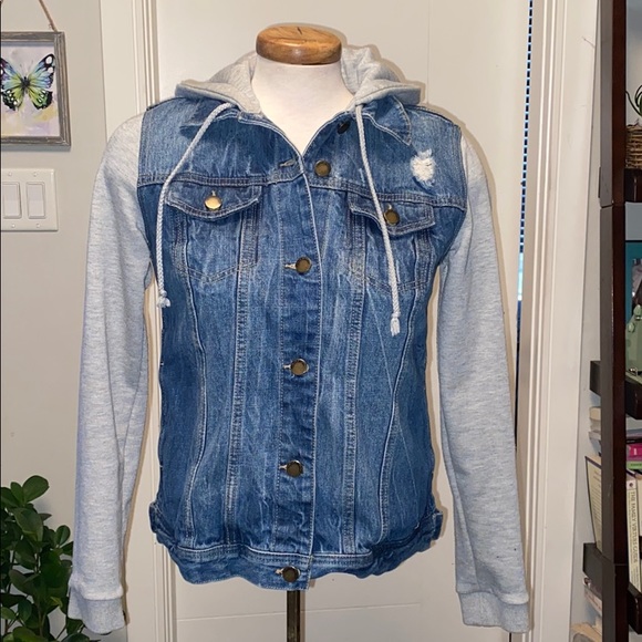 Oversized hooded Jean Jacket - Picture 1 of 7